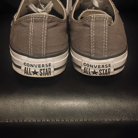 Converse Gray Low-Top Chuck Taylor Sneakers 9 Men 7 Women - Picture 2 of 9